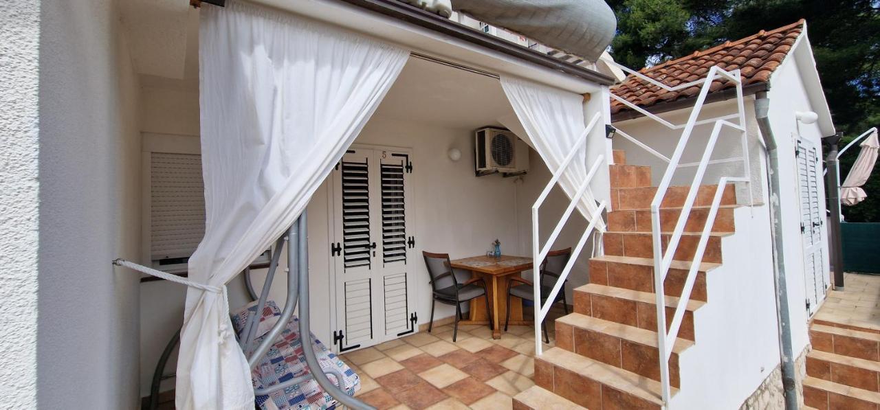 Apartmani Dutkovic Vrboska Kültér fotó