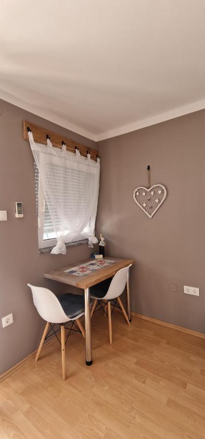 Apartmani Dutkovic Vrboska Kültér fotó