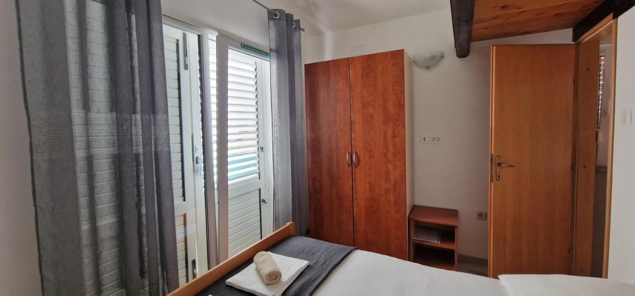 Apartmani Dutkovic Vrboska Kültér fotó