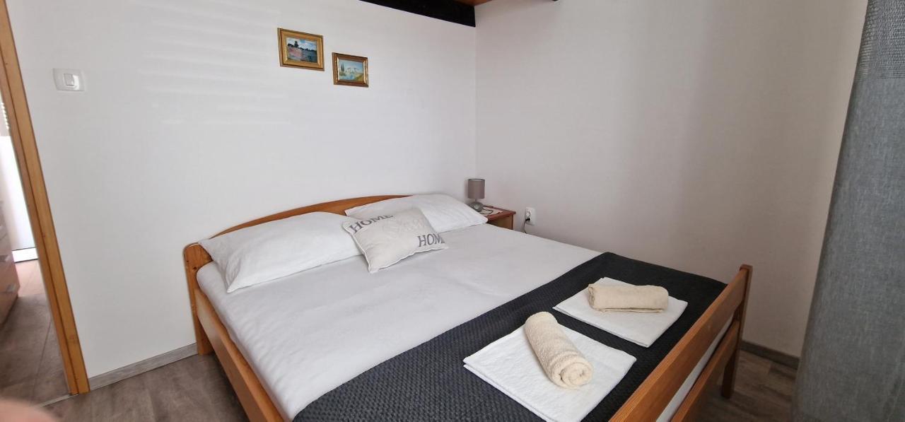 Apartmani Dutkovic Vrboska Kültér fotó