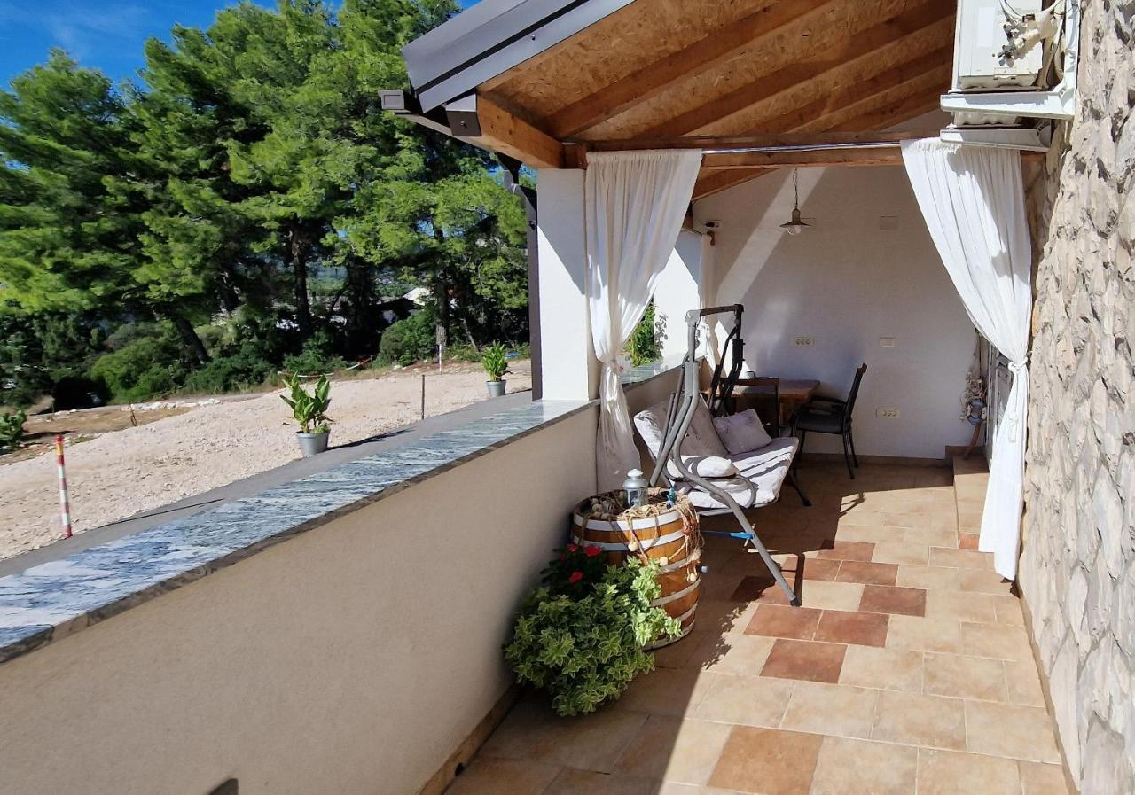 Apartmani Dutkovic Vrboska Kültér fotó