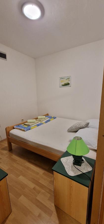 Apartmani Dutkovic Vrboska Kültér fotó