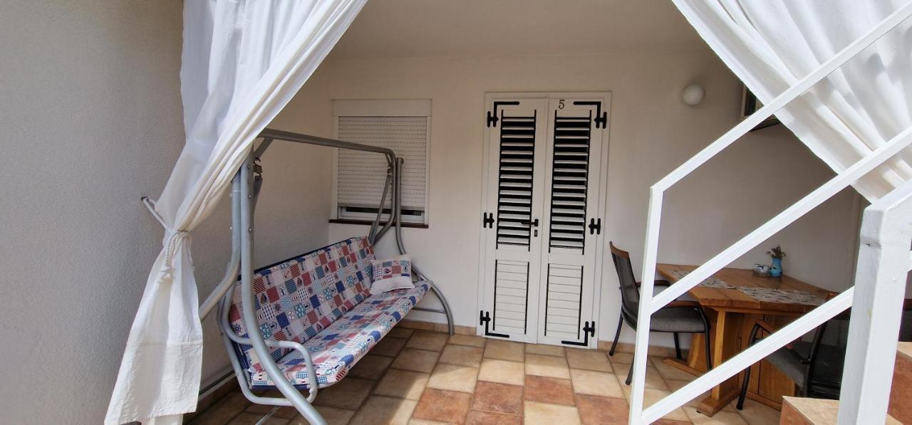 Apartmani Dutkovic Vrboska Kültér fotó