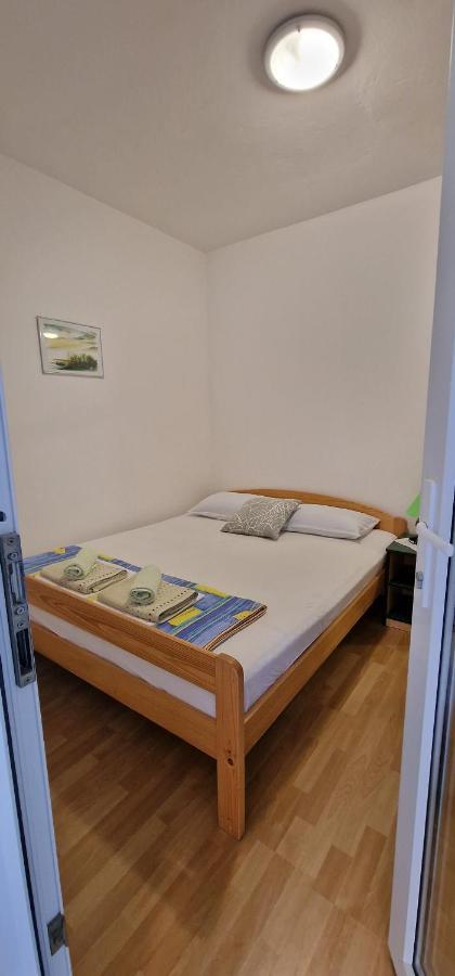Apartmani Dutkovic Vrboska Kültér fotó