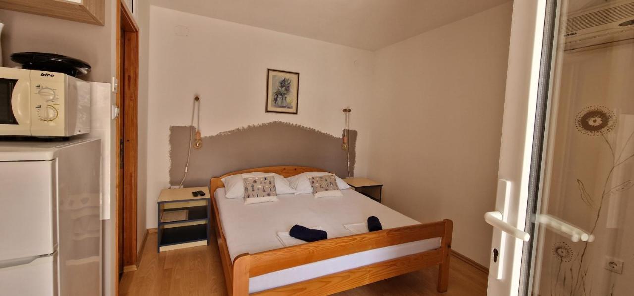 Apartmani Dutkovic Vrboska Kültér fotó