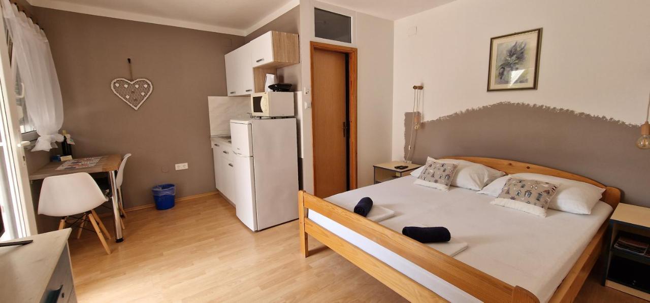 Apartmani Dutkovic Vrboska Kültér fotó