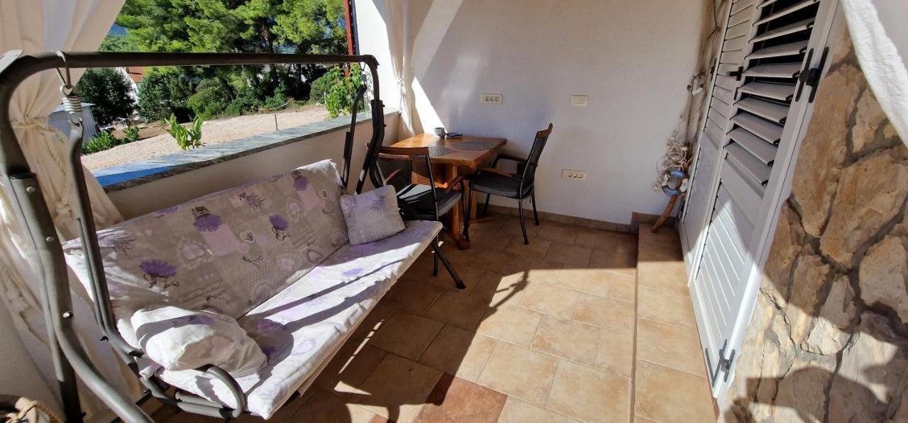 Apartmani Dutkovic Vrboska Kültér fotó