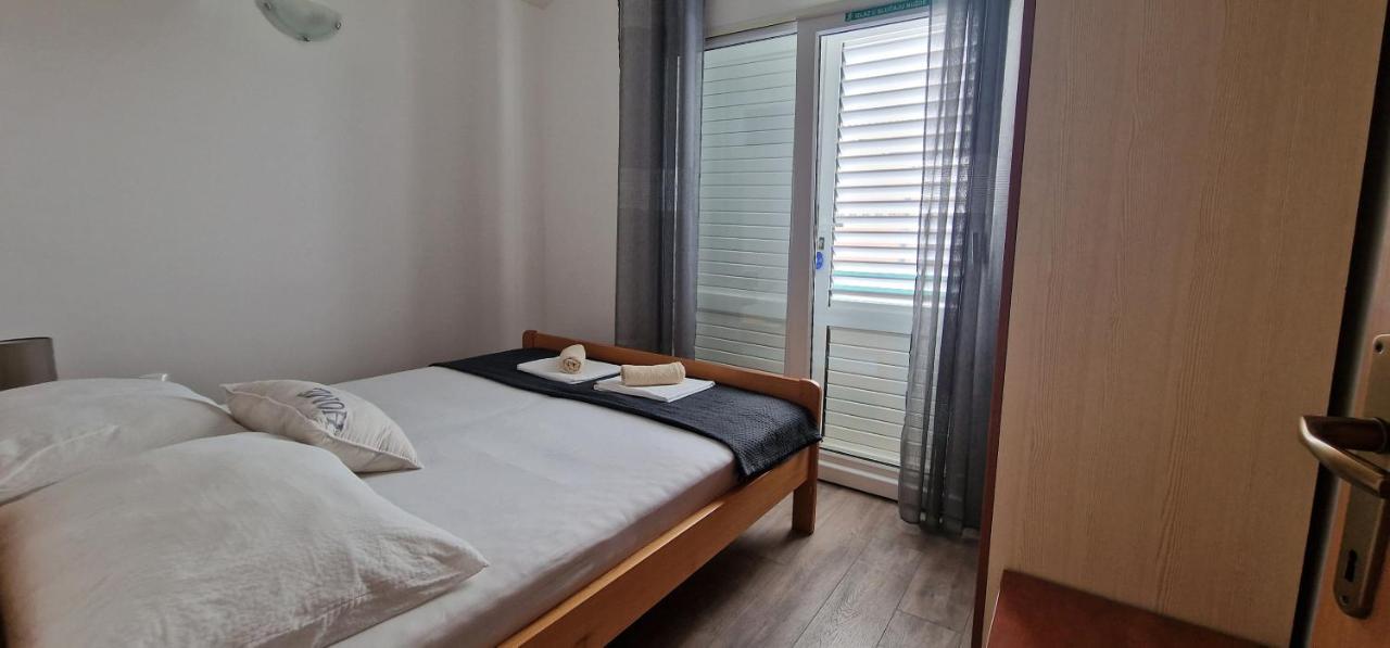 Apartmani Dutkovic Vrboska Kültér fotó
