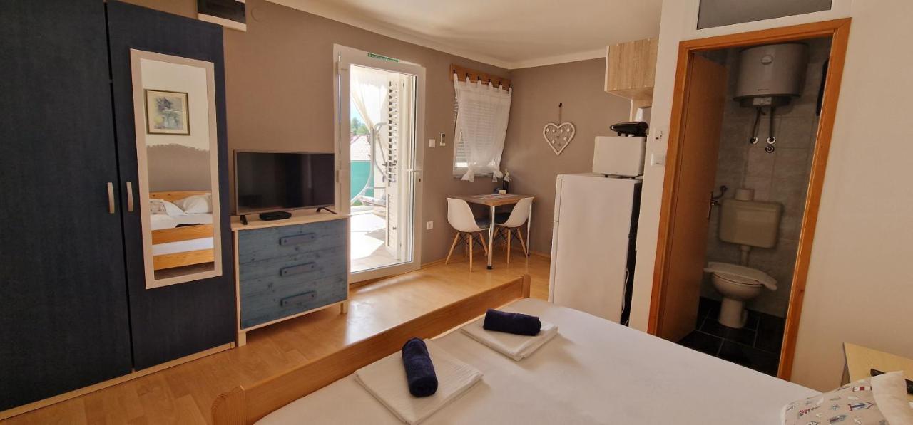 Apartmani Dutkovic Vrboska Kültér fotó