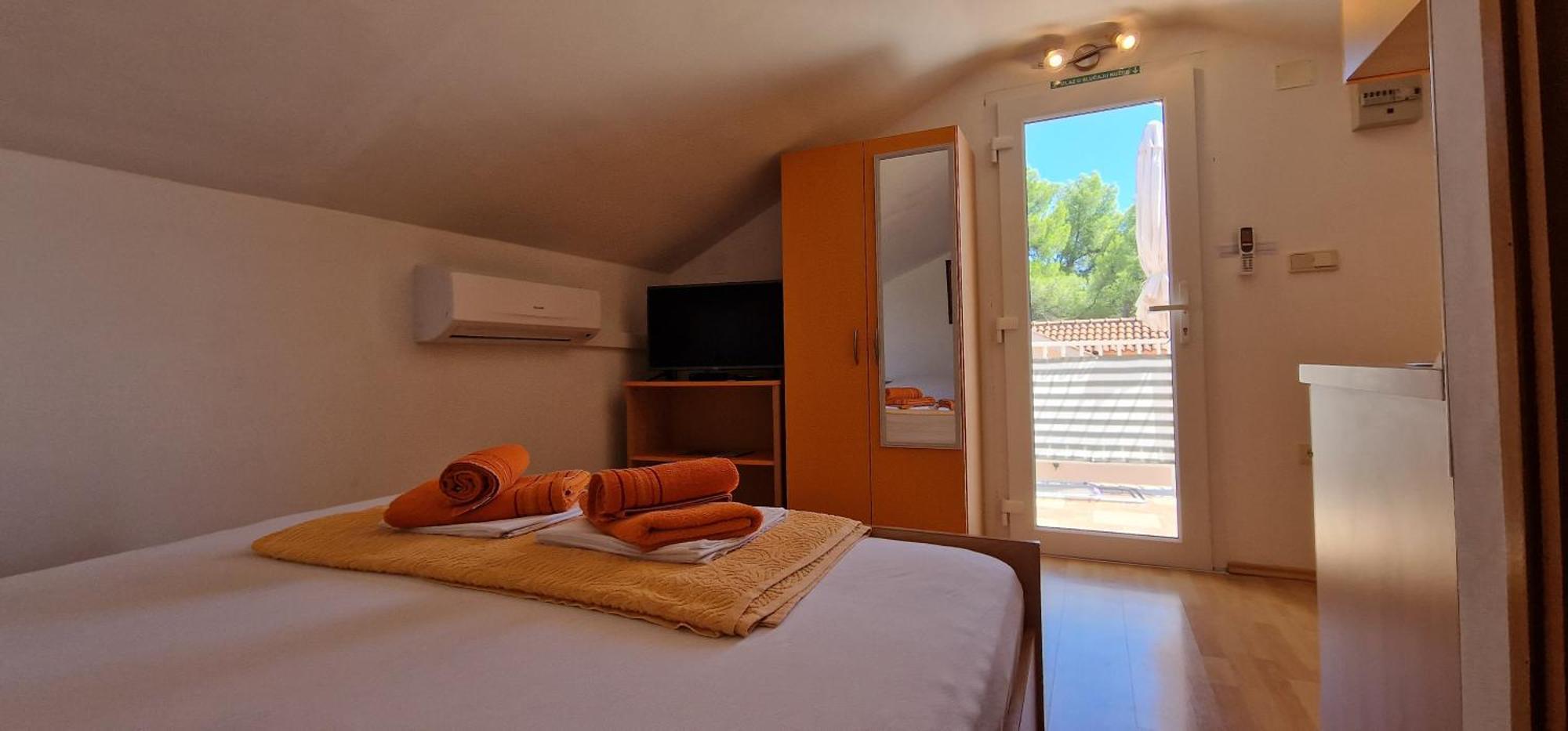 Apartmani Dutkovic Vrboska Kültér fotó